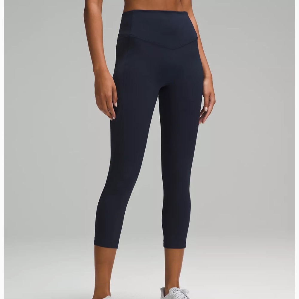 Lululemon Leggings in Navy. Size 6